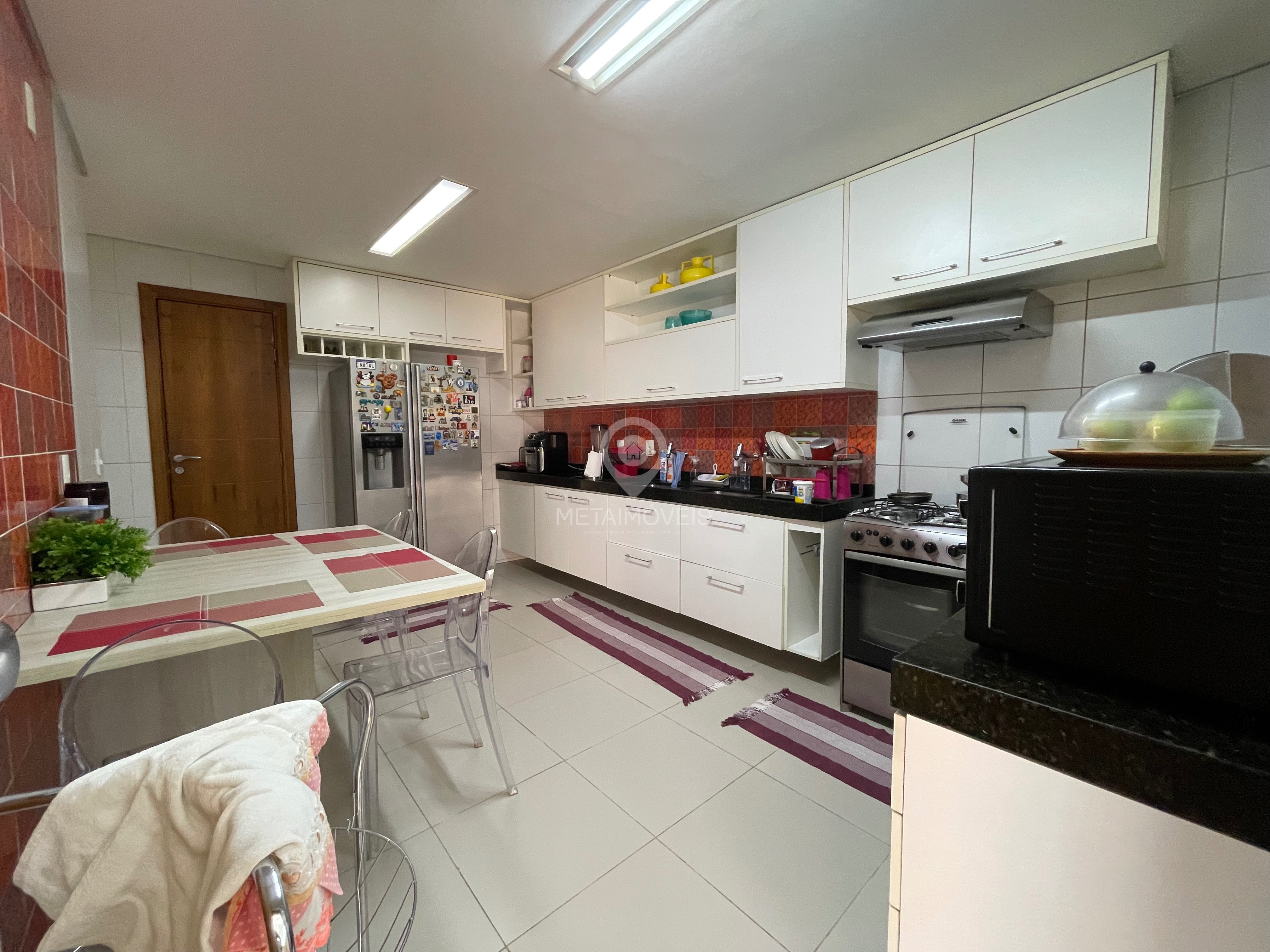 Casa de Condomínio à venda com 4 quartos, 228m² - Foto 9