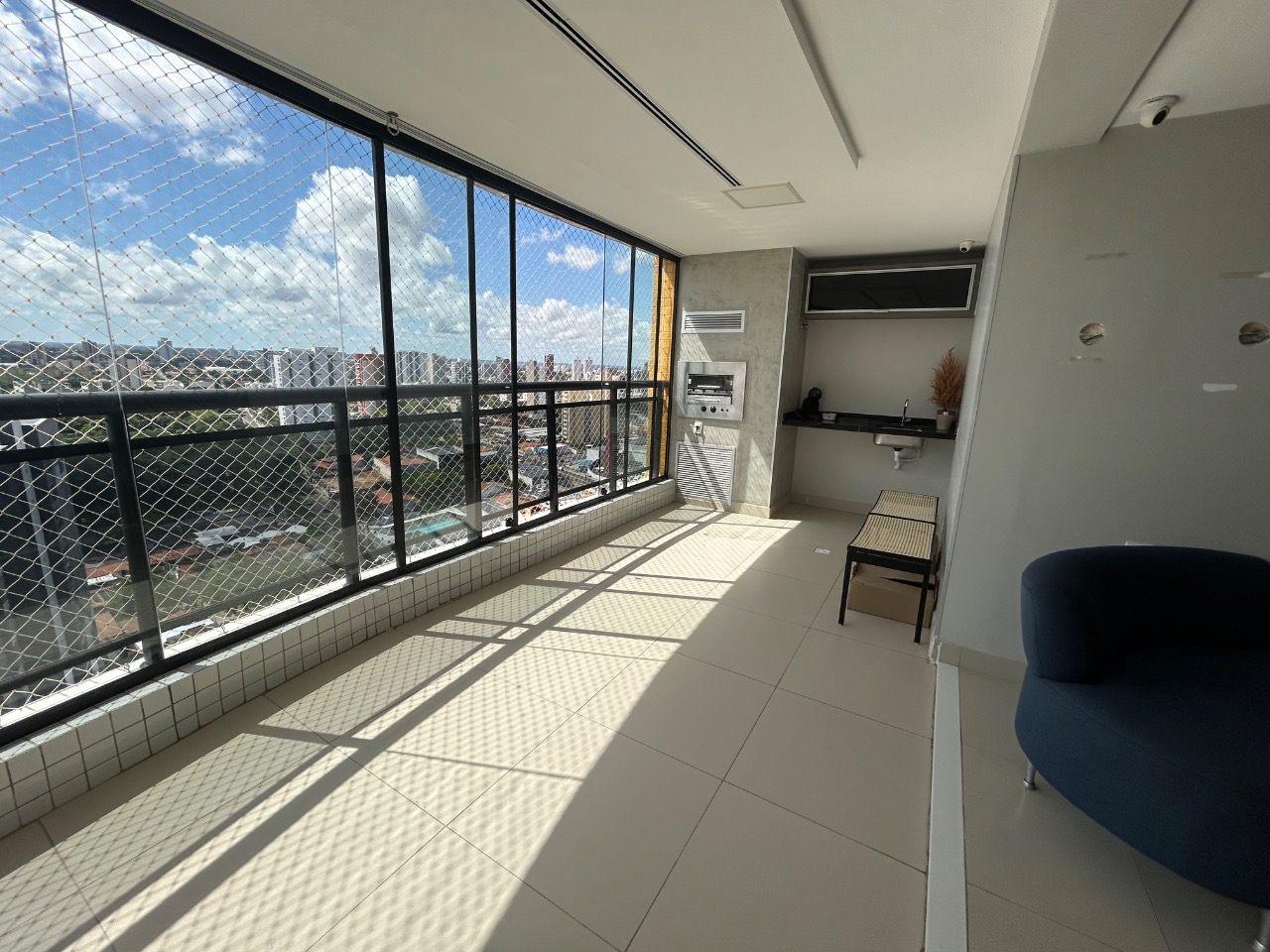 Apartamento à venda com 3 quartos, 140m² - Foto 2
