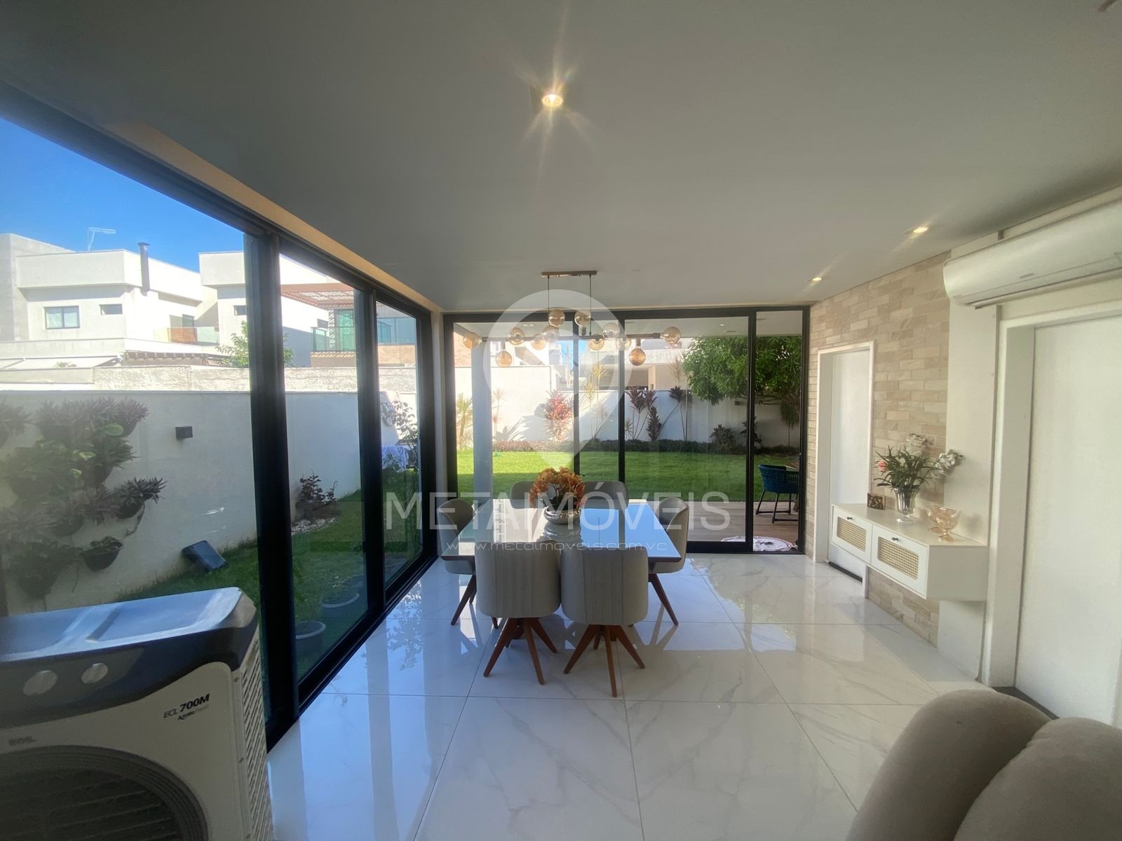 Casa de Condomínio para alugar com 4 quartos, 170m² - Foto 3