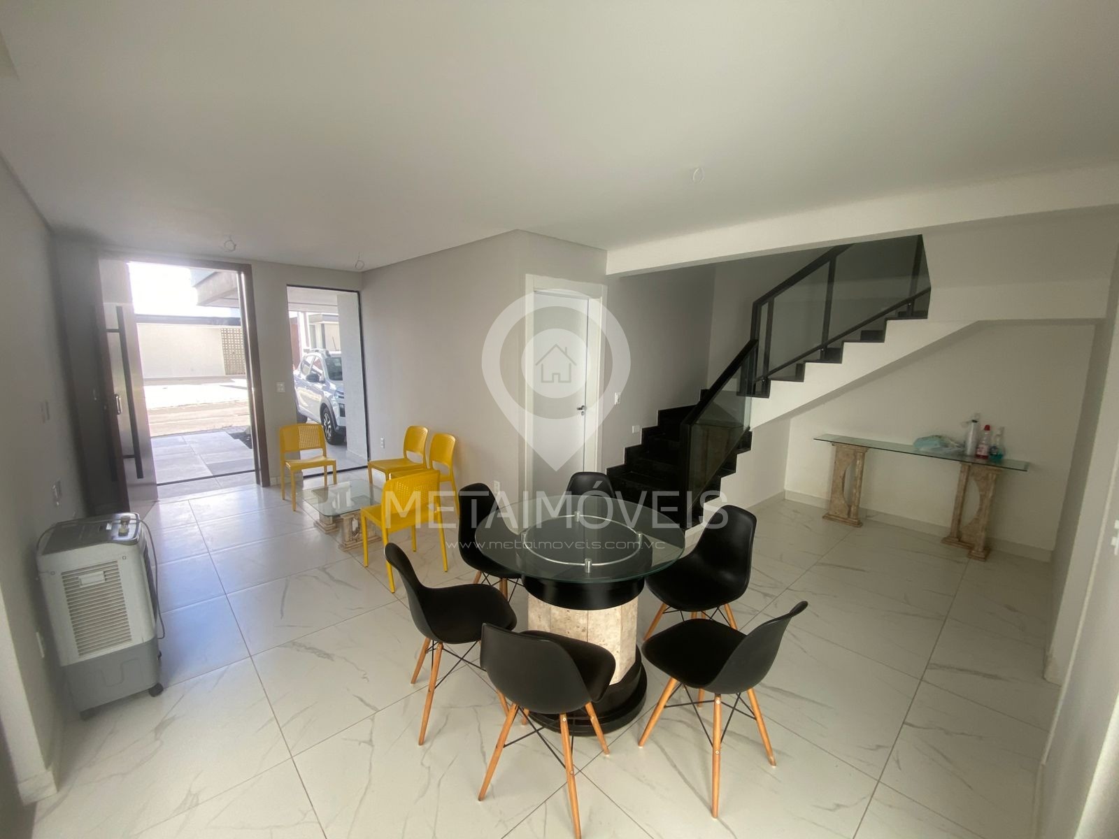 Casa à venda com 3 quartos, 156m² - Foto 2
