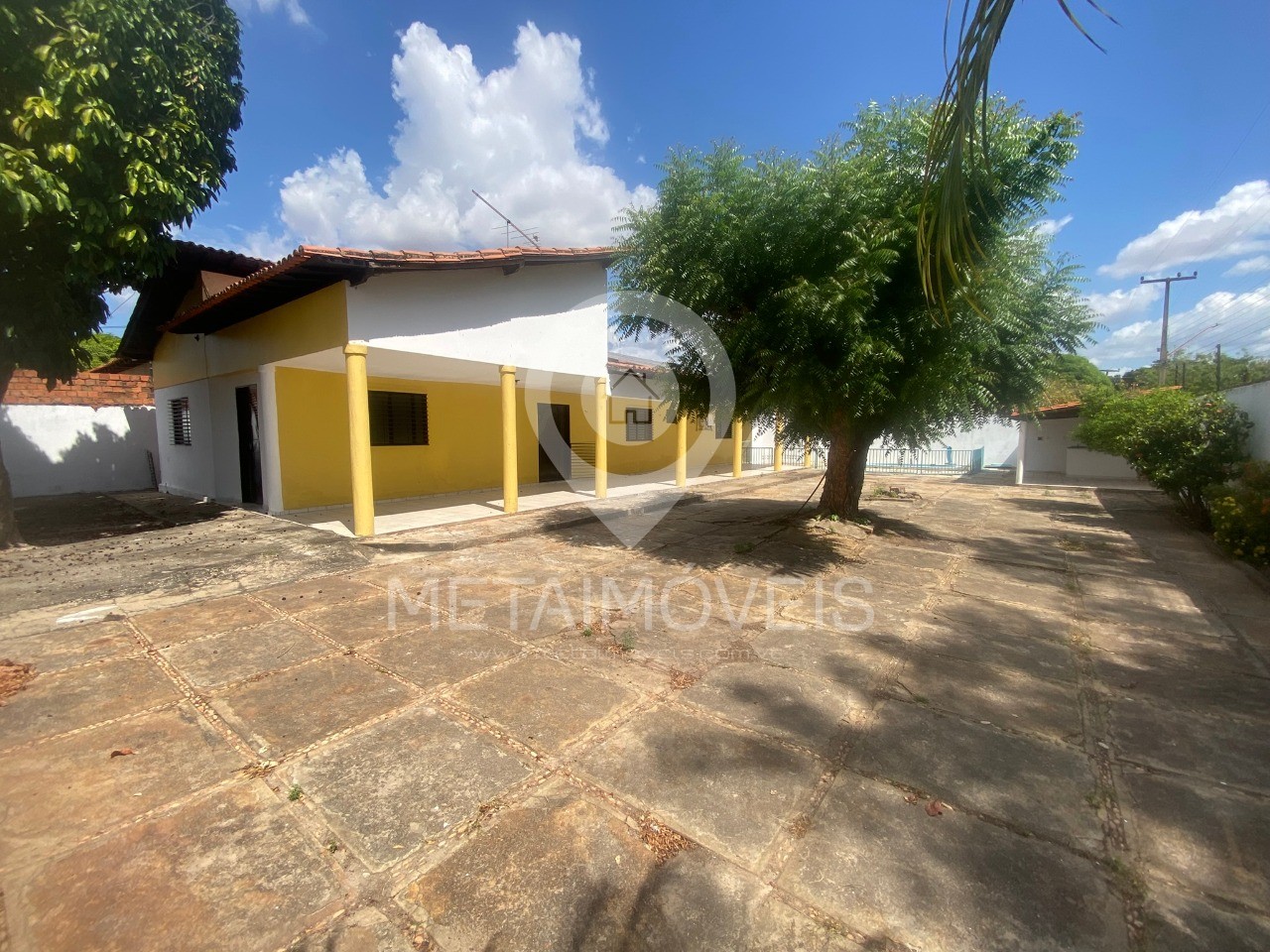 Casa à venda com 3 quartos, 600m² - Foto 1