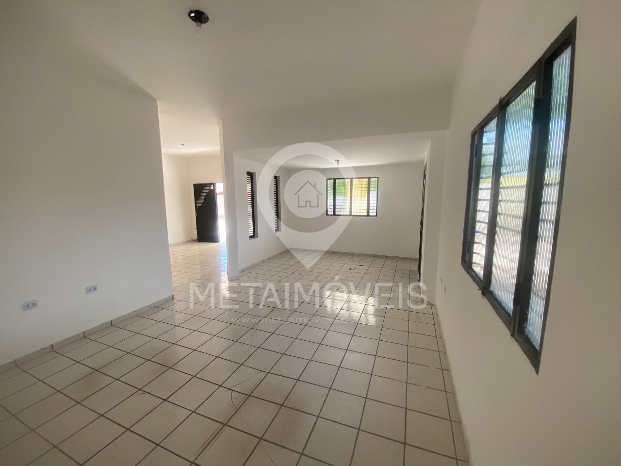 Casa à venda com 3 quartos, 600m² - Foto 8