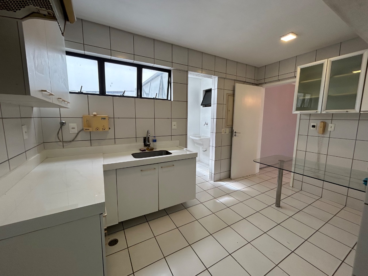 Apartamento para alugar com 3 quartos, 125m² - Foto 11