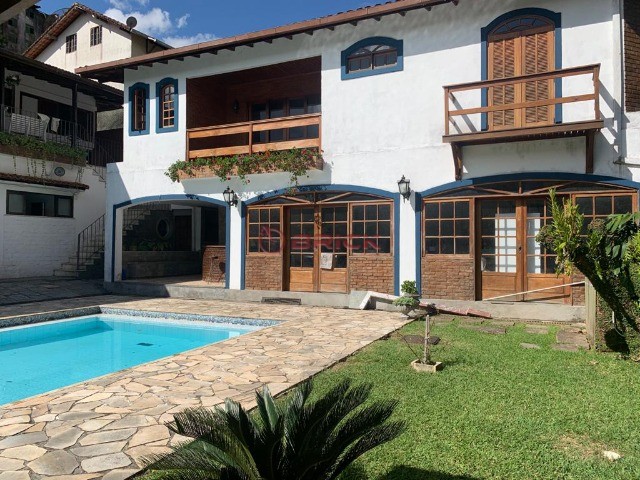 Casa à venda com 4 quartos, 231m² - Foto 2