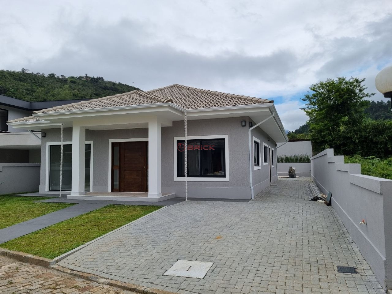 Casa à venda com 3 quartos, 210m² - Foto 2