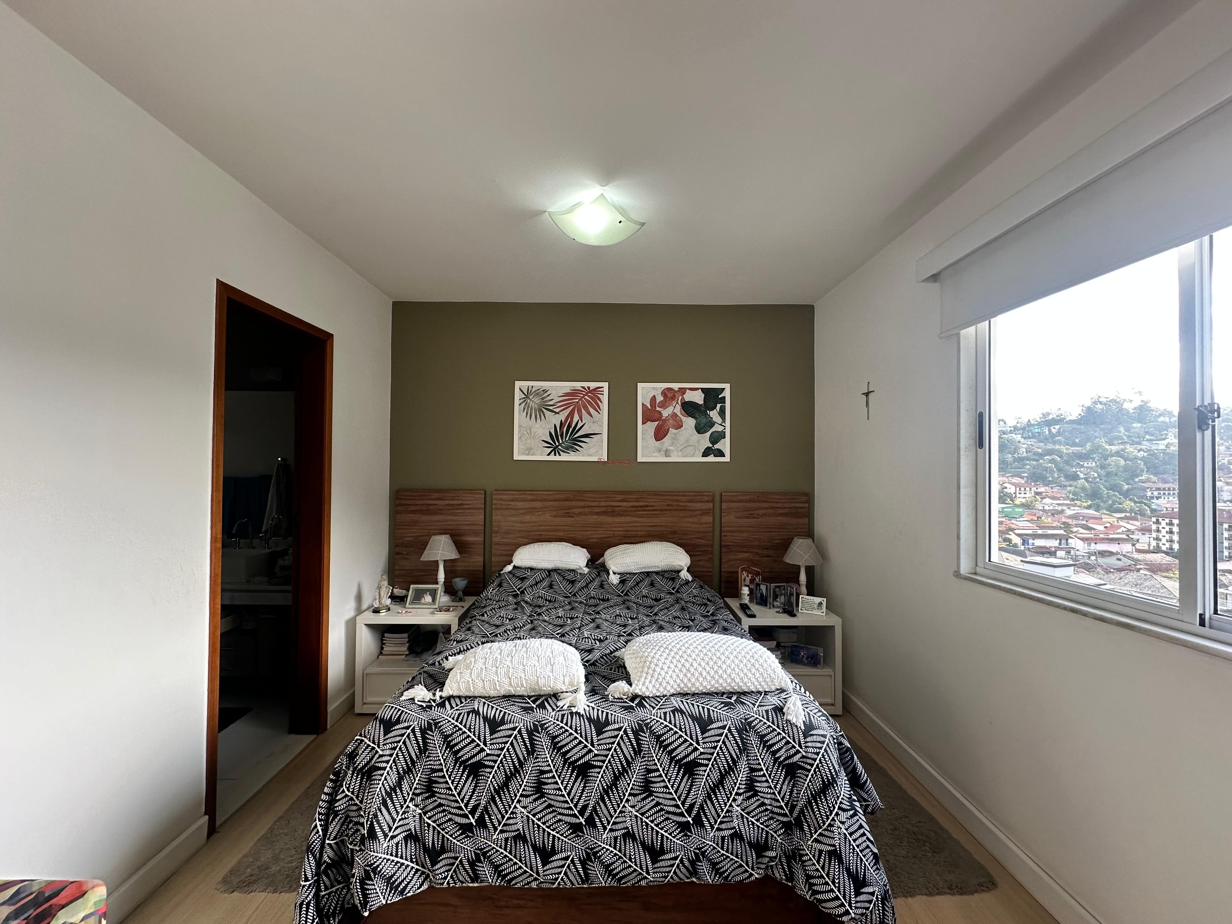 Casa à venda com 4 quartos, 325m² - Foto 15