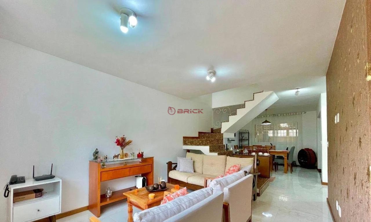 Casa à venda com 4 quartos, 147m² - Foto 4