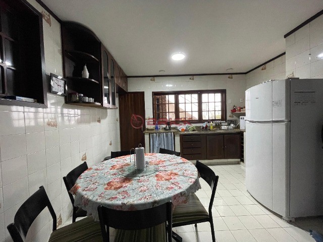 Casa à venda com 4 quartos, 290m² - Foto 14