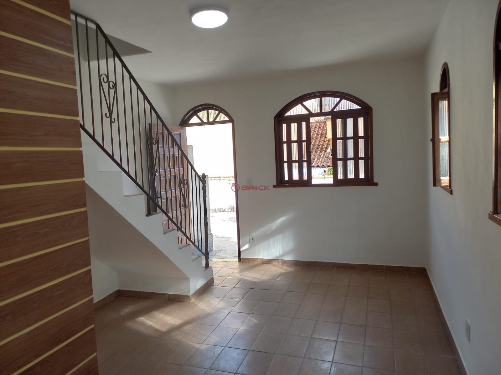 Casa à venda com 2 quartos, 60m² - Foto 2