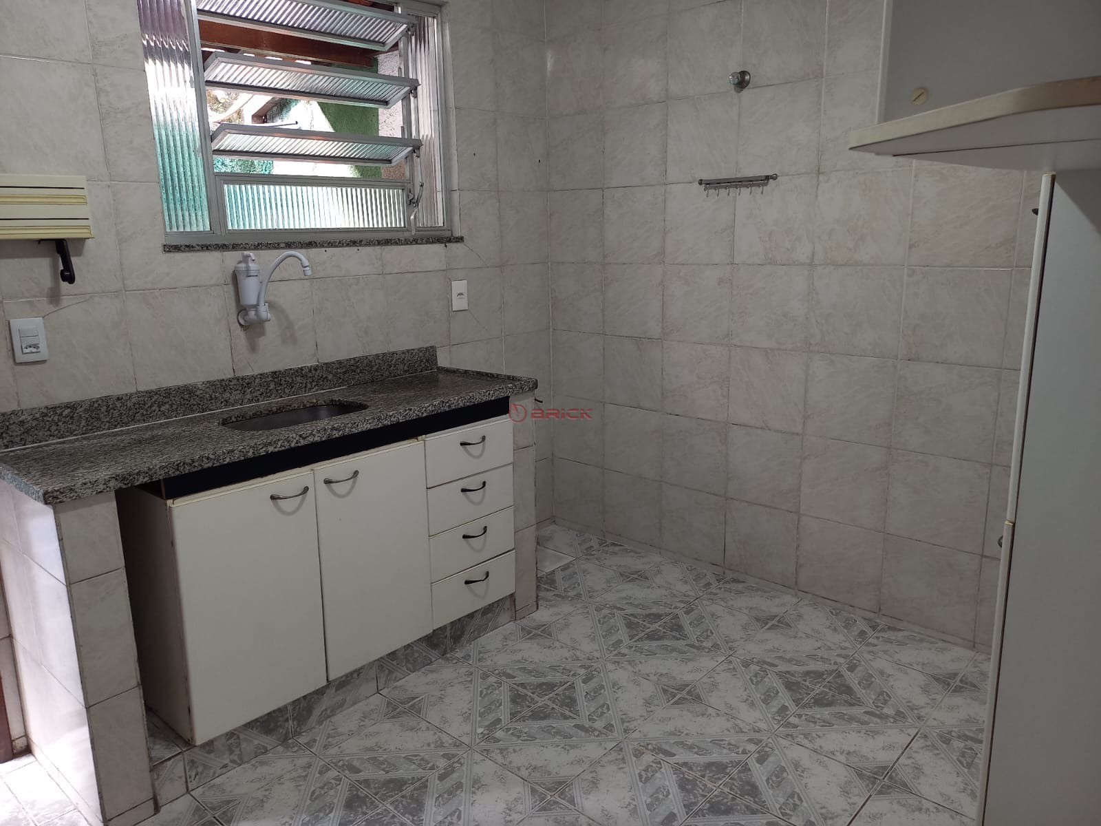 Casa à venda com 2 quartos, 60m² - Foto 14