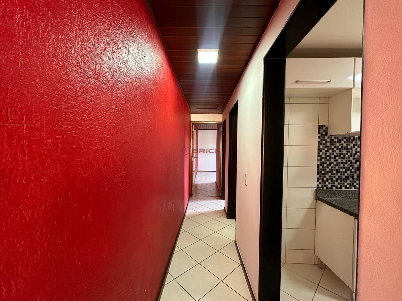 Casa à venda com 2 quartos, 70m² - Foto 2