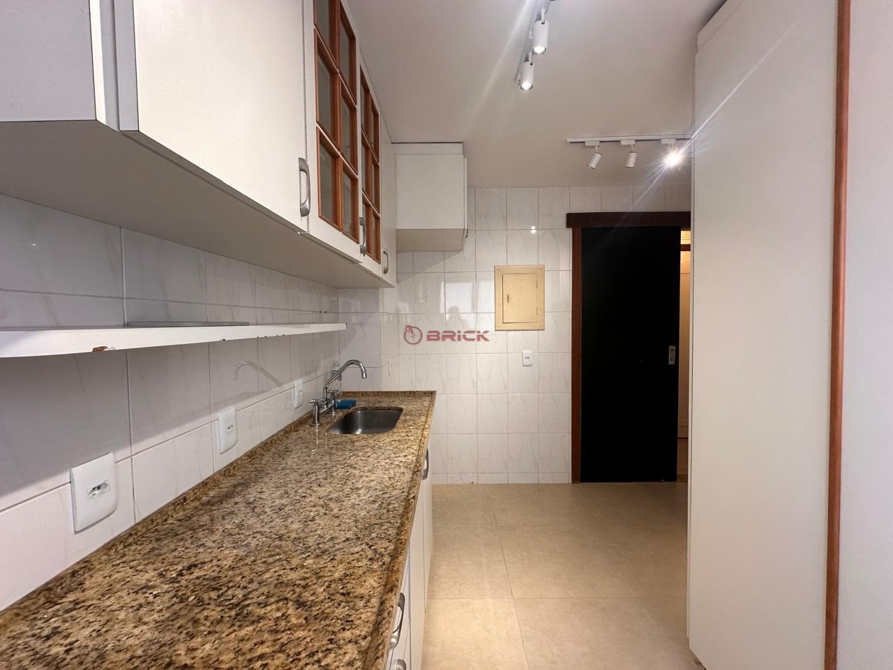 Apartamento para alugar com 2 quartos, 75m² - Foto 11