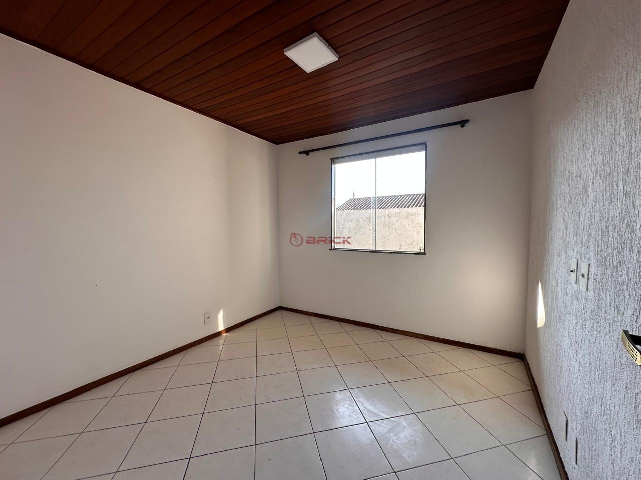 Casa à venda com 2 quartos, 70m² - Foto 4