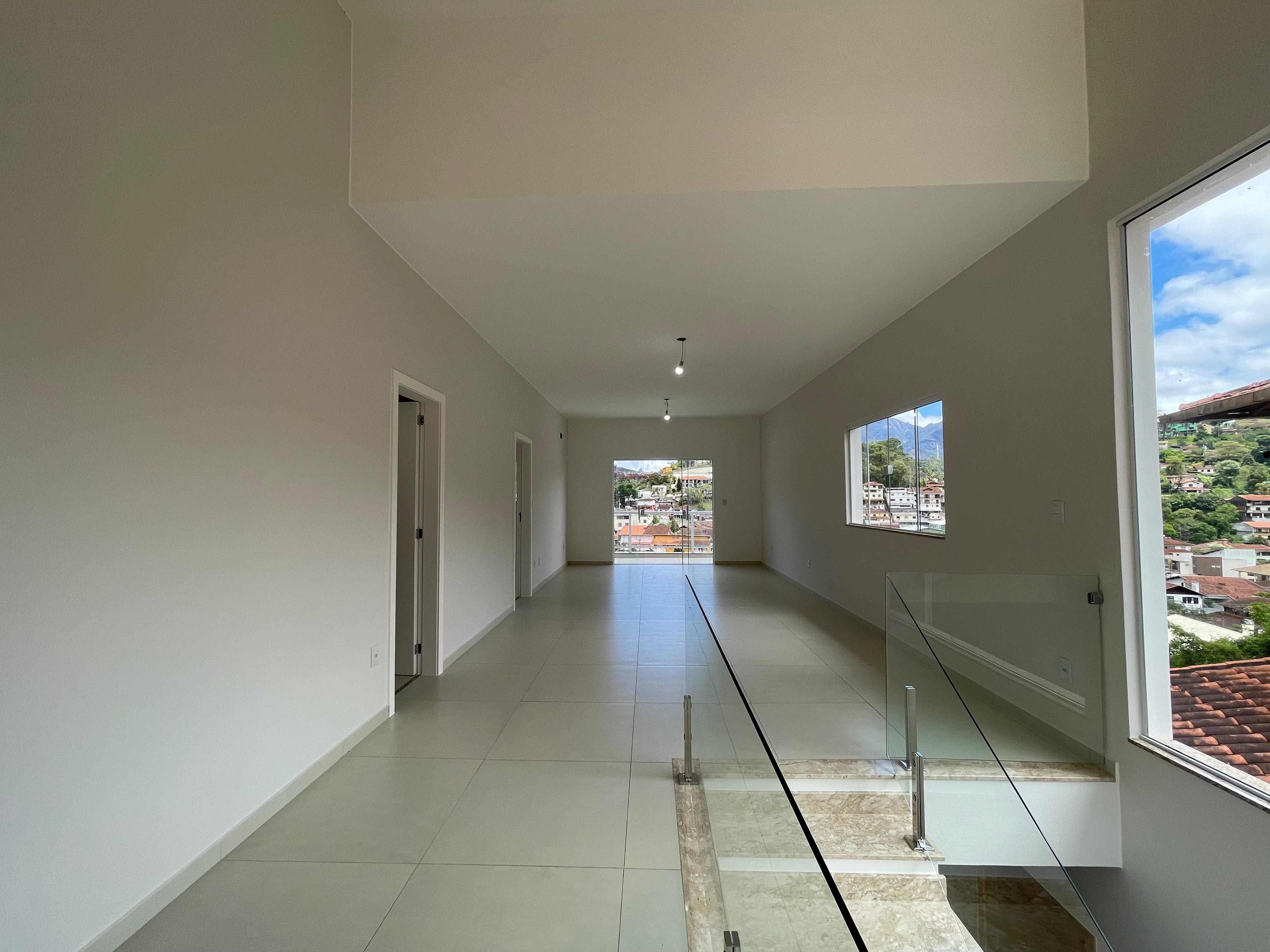 Casa à venda com 3 quartos, 210m² - Foto 1