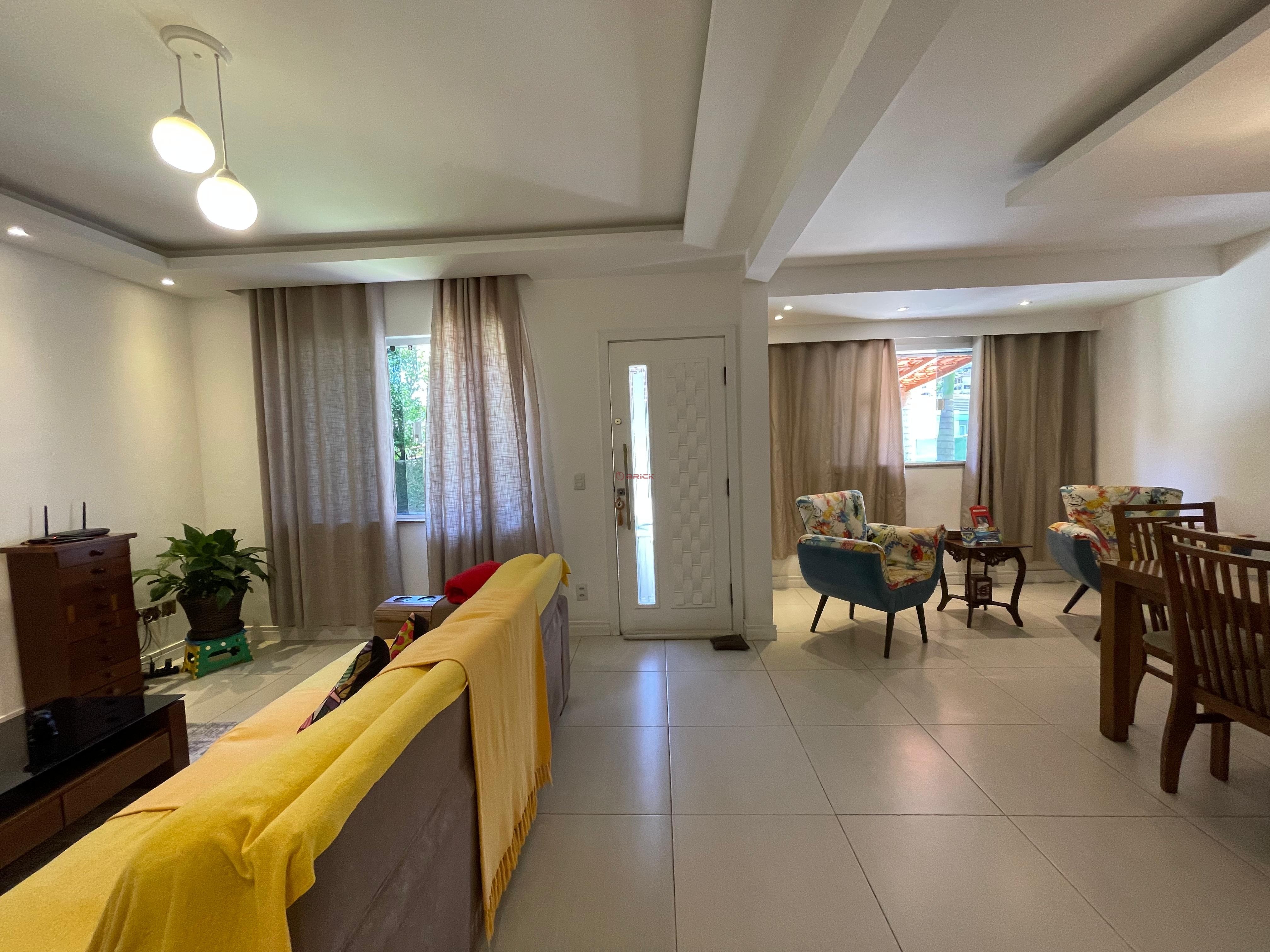 Casa à venda com 2 quartos, 100m² - Foto 2