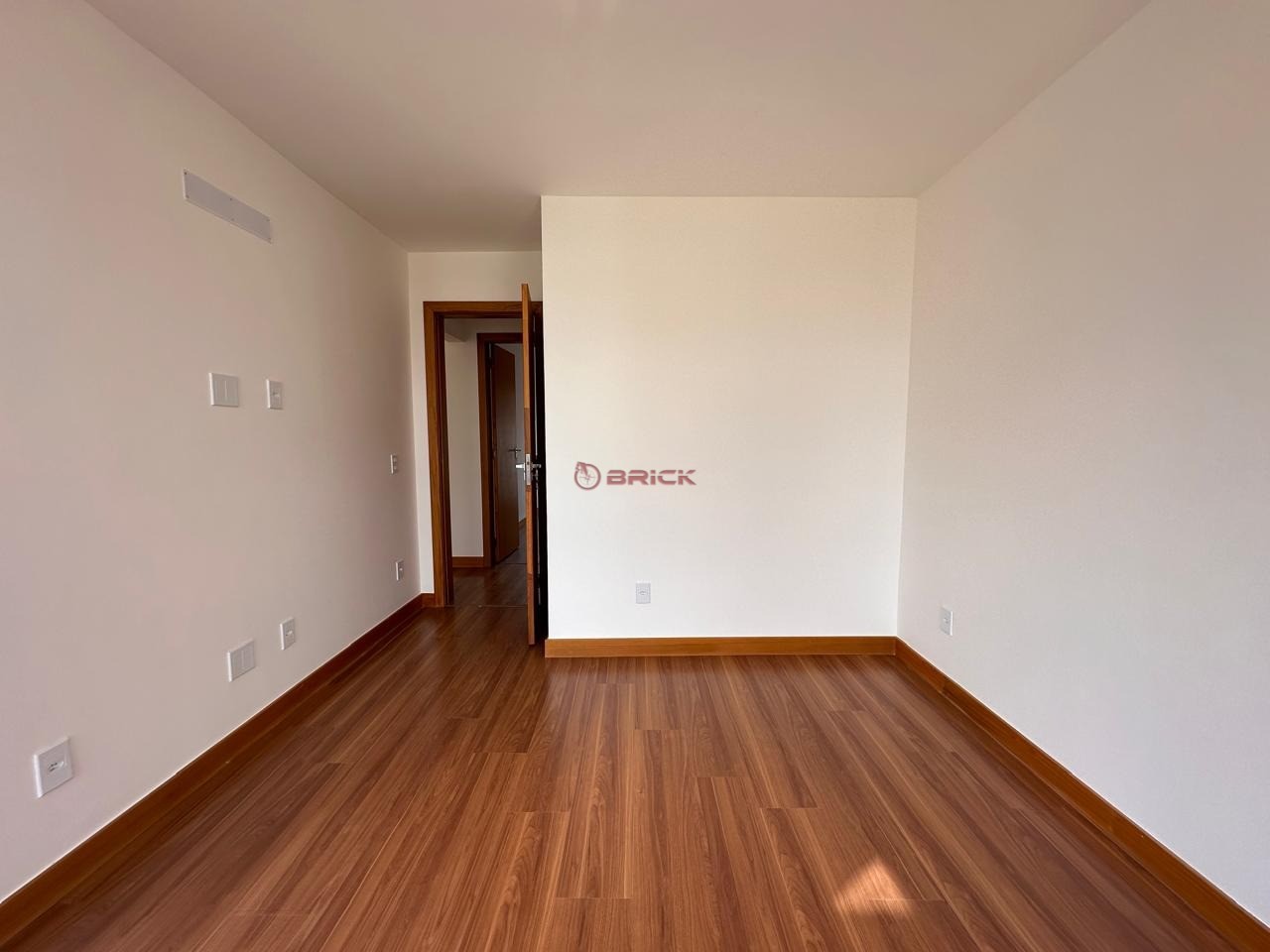 Casa à venda com 4 quartos, 160m² - Foto 2