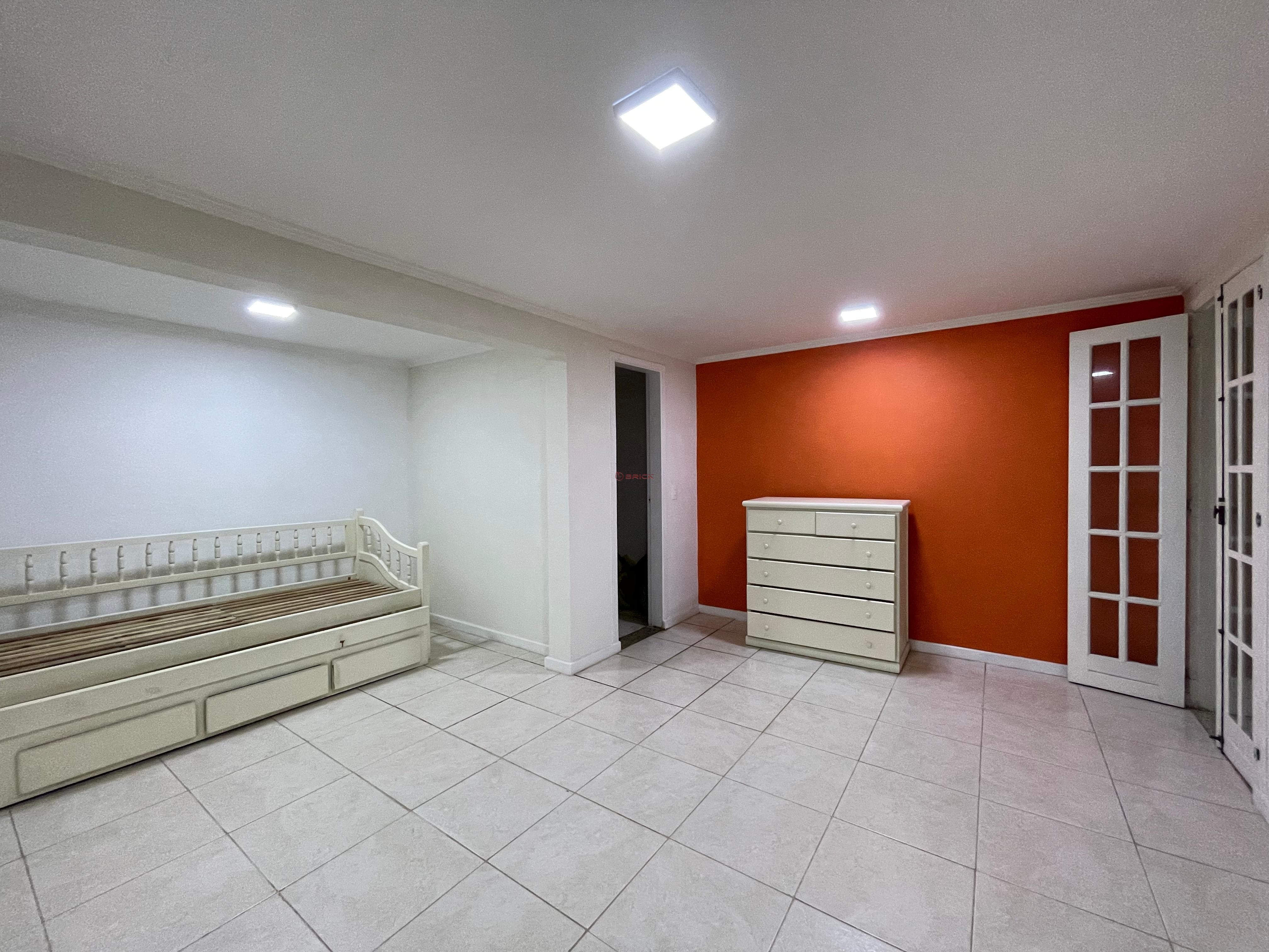 Casa à venda com 6 quartos, 450m² - Foto 15