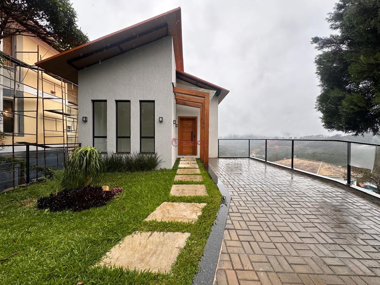 Casa à venda com 3 quartos, 145m² - Foto 1