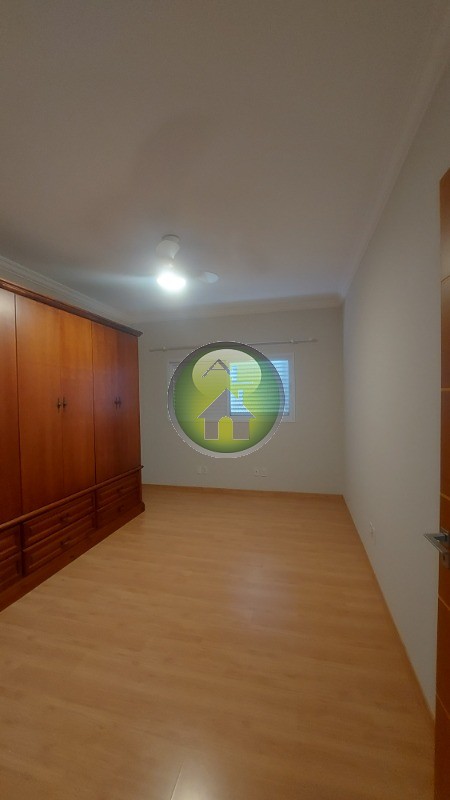 Casa de Condomínio para alugar com 3 quartos, 240m² - Foto 32