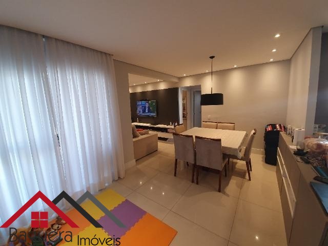 Apartamento à venda com 2 quartos, 72m² - Foto 1