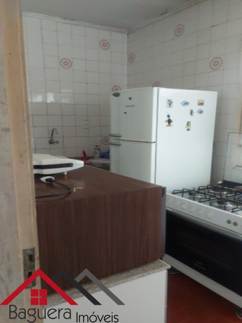 Casa à venda com 3 quartos, 182m² - Foto 1