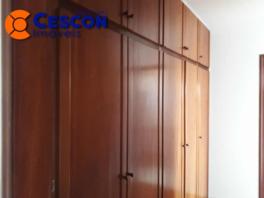 Casa de Condomínio para alugar com 4 quartos, 500m² - Foto 3