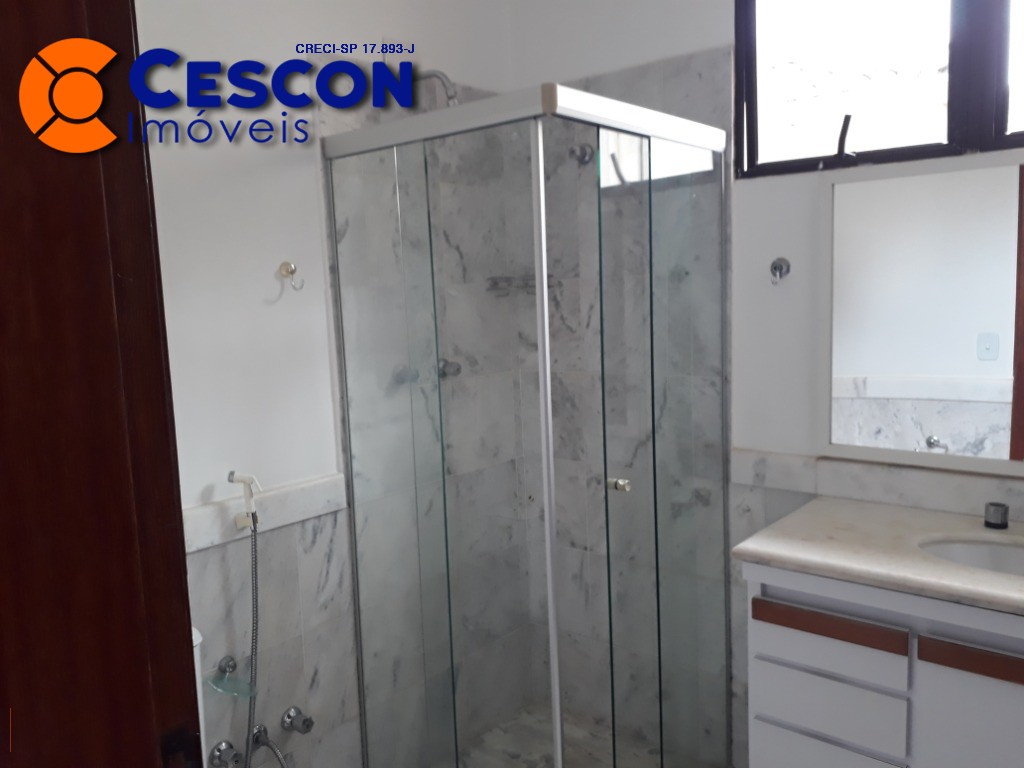 Casa de Condomínio para alugar com 4 quartos, 500m² - Foto 4
