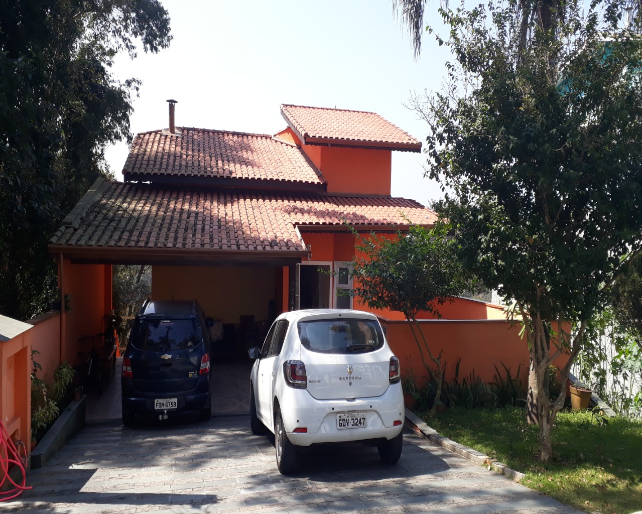 VENDO CASA EM JANDIRA EM CONDOMNIO FECHADO