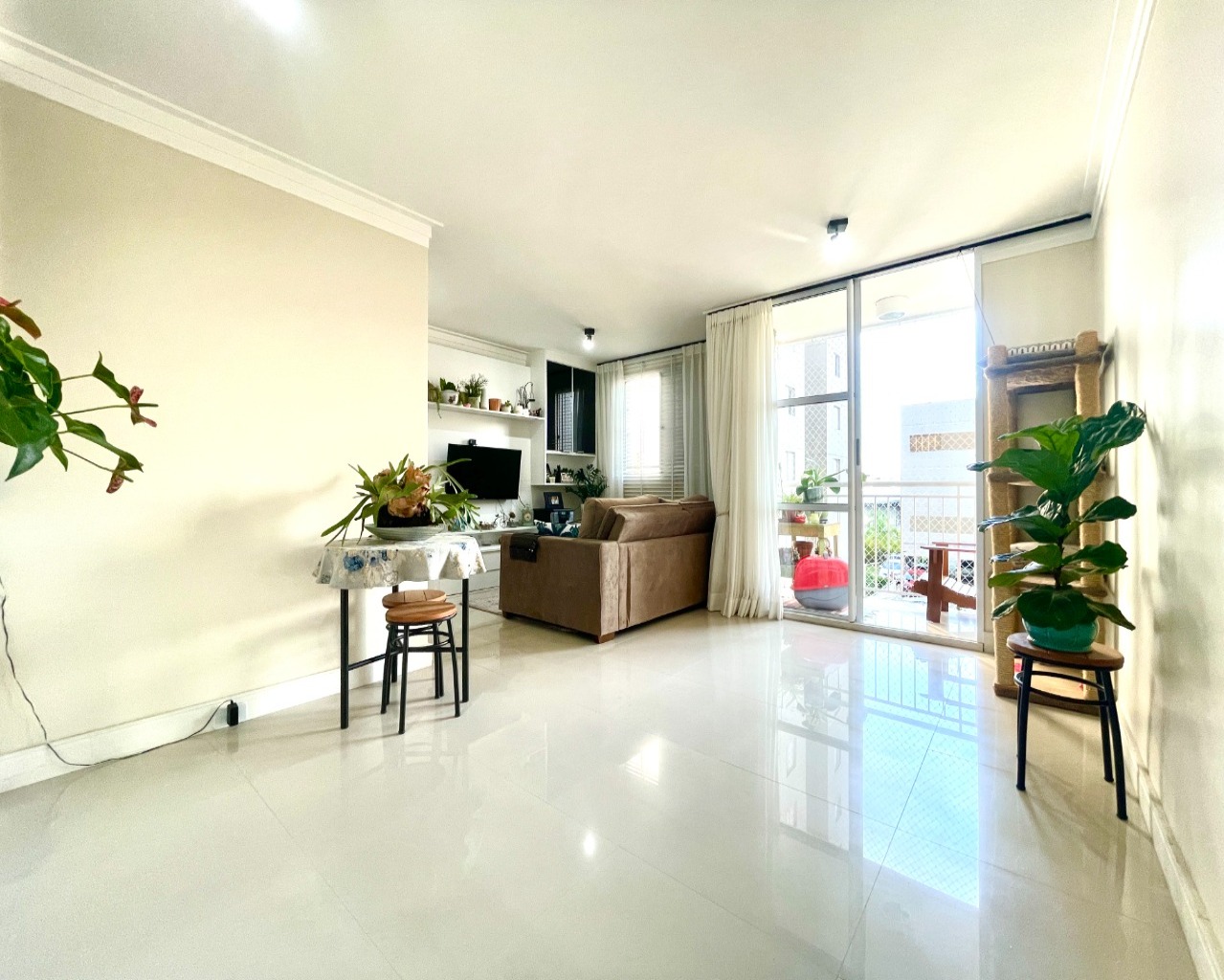 apartamento com 60 m² muito bem aproveitados e cuidadosamente decorados, localizado no Club Park Remédios, na Av dos Remédios, zona oeste de São Paul