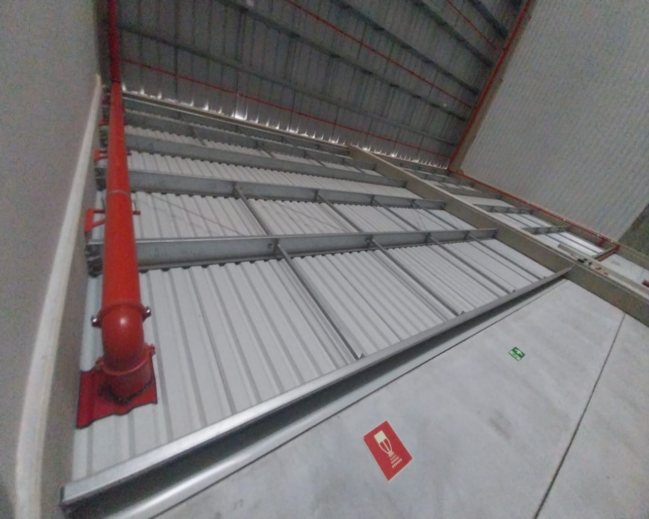GALPÃO 2000 METROS PARA LOCAÇÃO PROXIMO RODOVIA DOM PEDRO I ATIBAIA SP