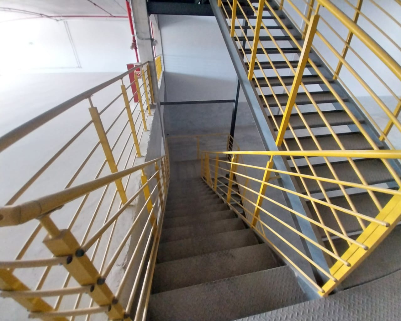 GALPÃO 2000 METROS PARA LOCAÇÃO PROXIMO RODOVIA DOM PEDRO I ATIBAIA SP