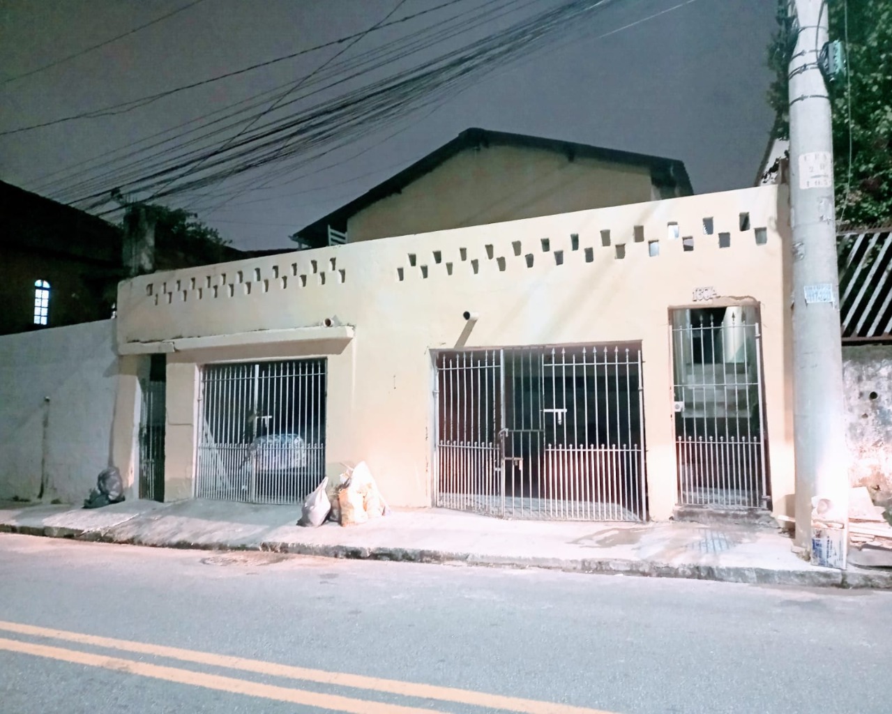 Espaçoso Sobrado à Venda em Carapicuíba, SP | Vila Maria Helena | Av Romanoff