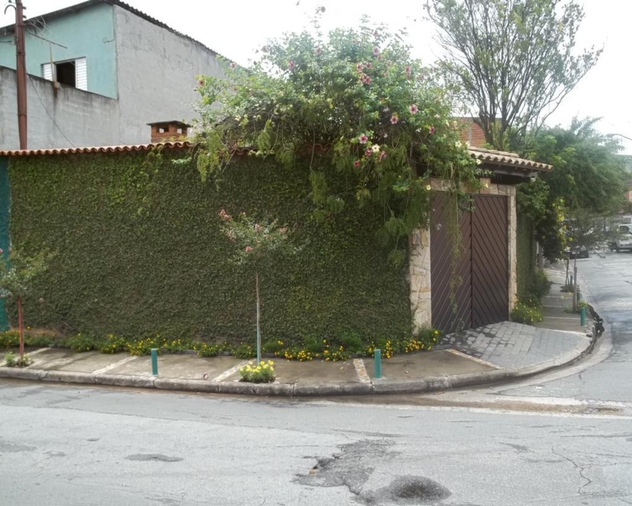 Casa Para Venda no Km 18 ao lado de Quitauna , próximo a estação de trem