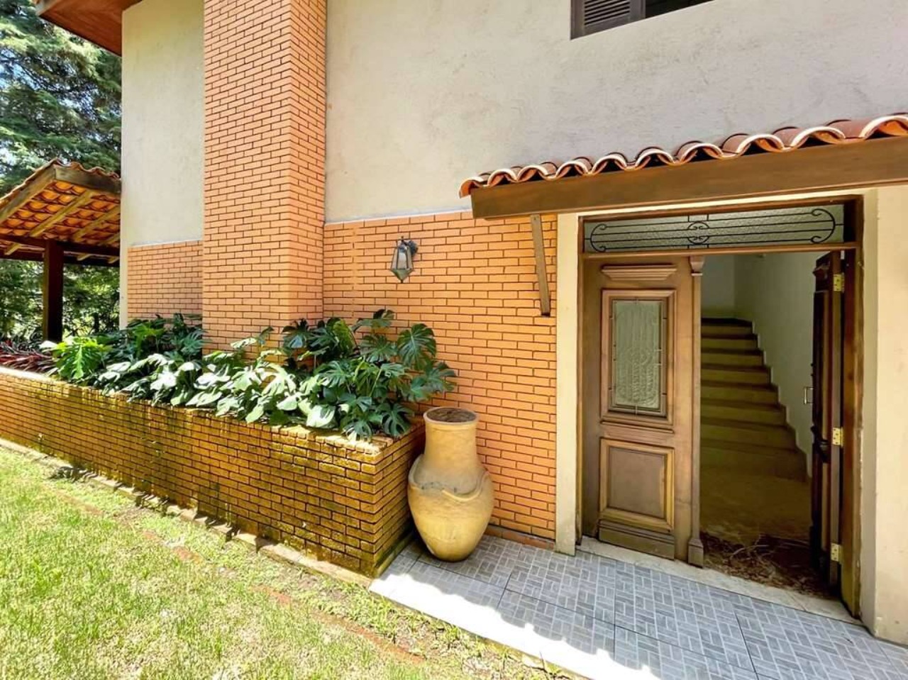 VENDA DE SOBRADO NO CONDOMÍNIO SANTO AONTONIO DO FORTE COTIA SP 7 DORMITÓRIOS 5 DUÍTES PISCINA GOUMERT HOSPEDES CASEIRO