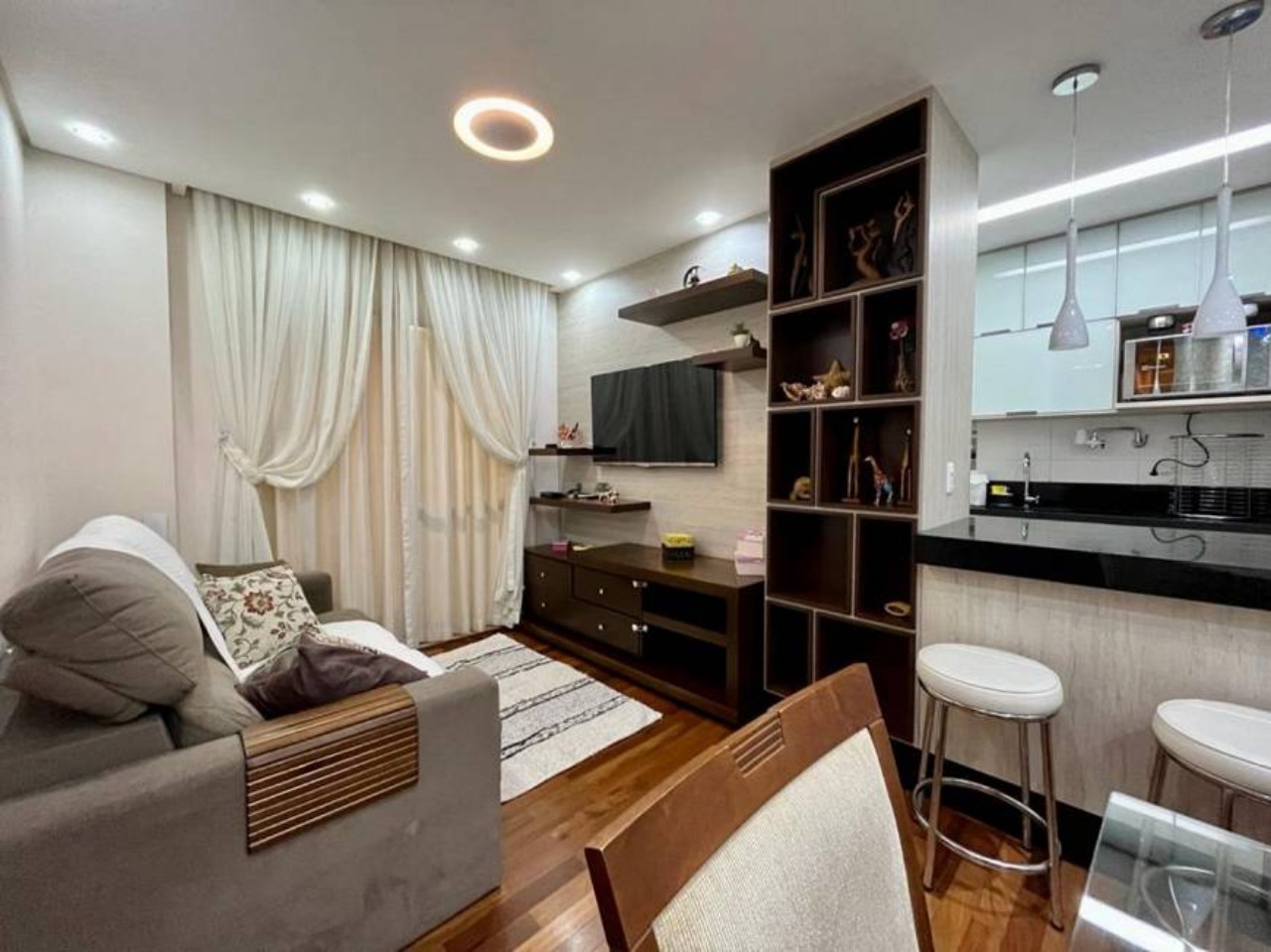 OPORTUNIDADE ÚNICA; APARTAMENTO ESPAÇOSO COM VARANDA; JARDINS DO BRASIL OSASCO; localização maravilhosa; shoppings estaçao CPTM; marque sua visita.