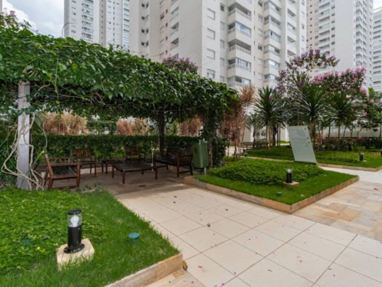 CONFORTO E COMODIDADE! Apartamento à venda no Condomínio Jardins do Brasil