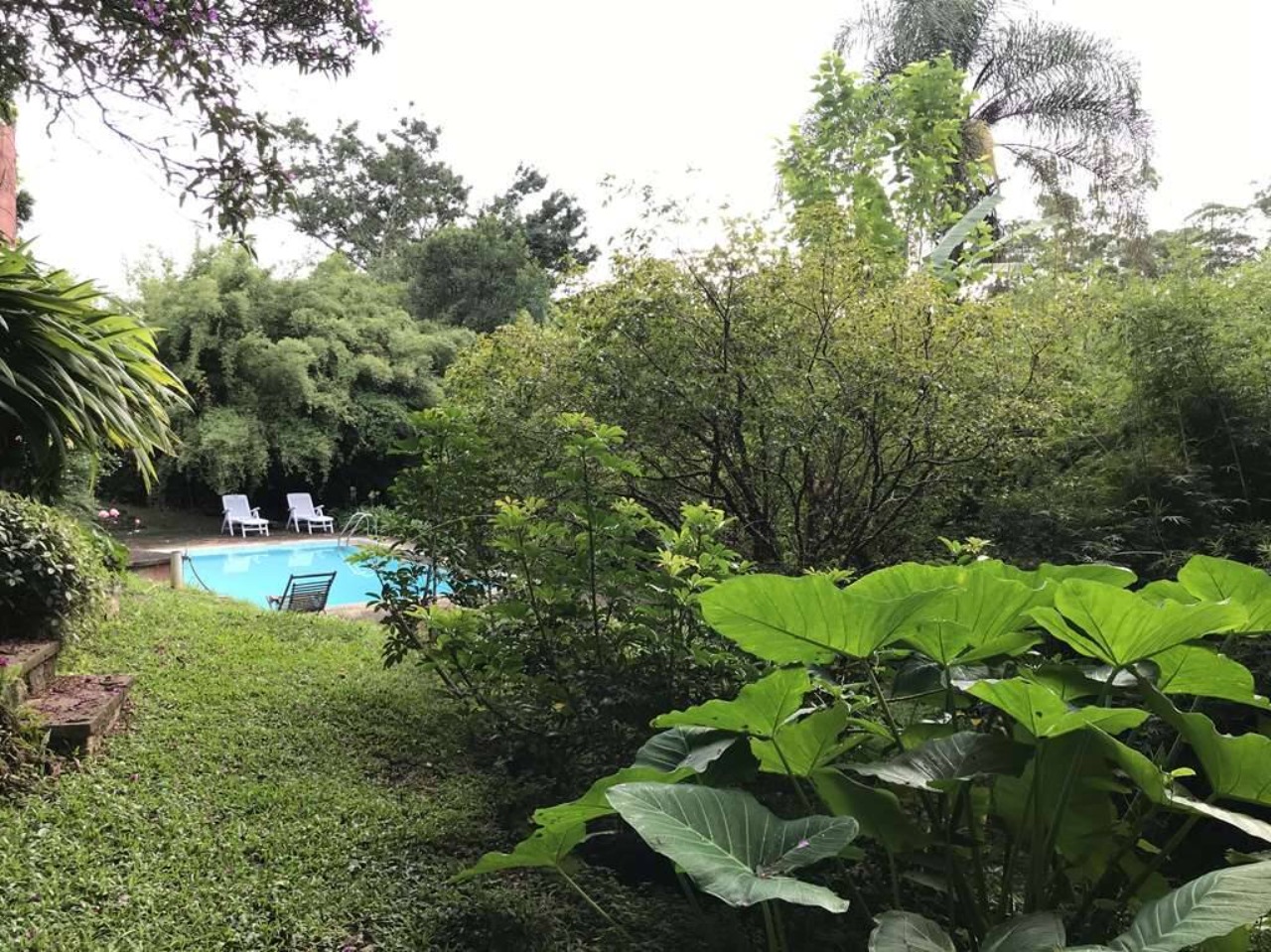 ESPAÇOS AMPLOS ACONCHEGANTES EM TODOS OS COMODOS; CHARMOSA CASA RUSTICA DE CAMPO. , integrada e com bom acabamento