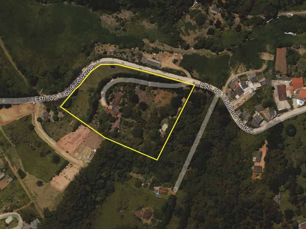 POTENCIAL PARA INCORPORAÇÃO OU CHÁCARA Área de 18.455² à venda em Cotia; Construções inclusas. Acesso pela RAPOSO TAVARES ; agende sua visita.