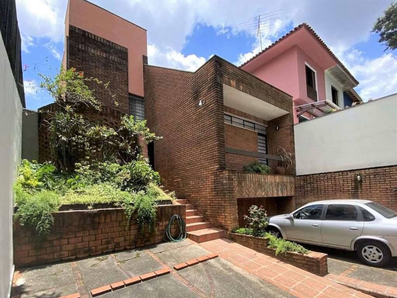 SEGURANÇA CONFORTO; SOBRADO NO JARDIM PERI PERI; SISTEMA DE ALARME E VIGILÂNCIA; AMPLA ÁREA DE LAZER; SOBRADO À VENDA COM ANEXO GOURMET; CONFIRA.