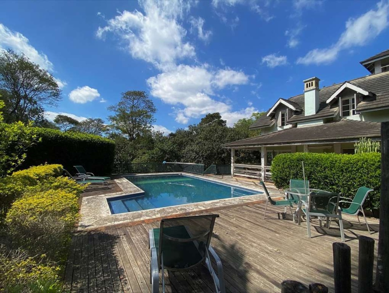 VIVA COM ELEGÂNCIA; CASA COM ACABAMENTOS PRIMOROSOS; PROJETO SIG BERGAMIN À VENDA NA FAZENDINHA CARAAPICUIBA SP,;AGENDE SUA VISITA AGORA.