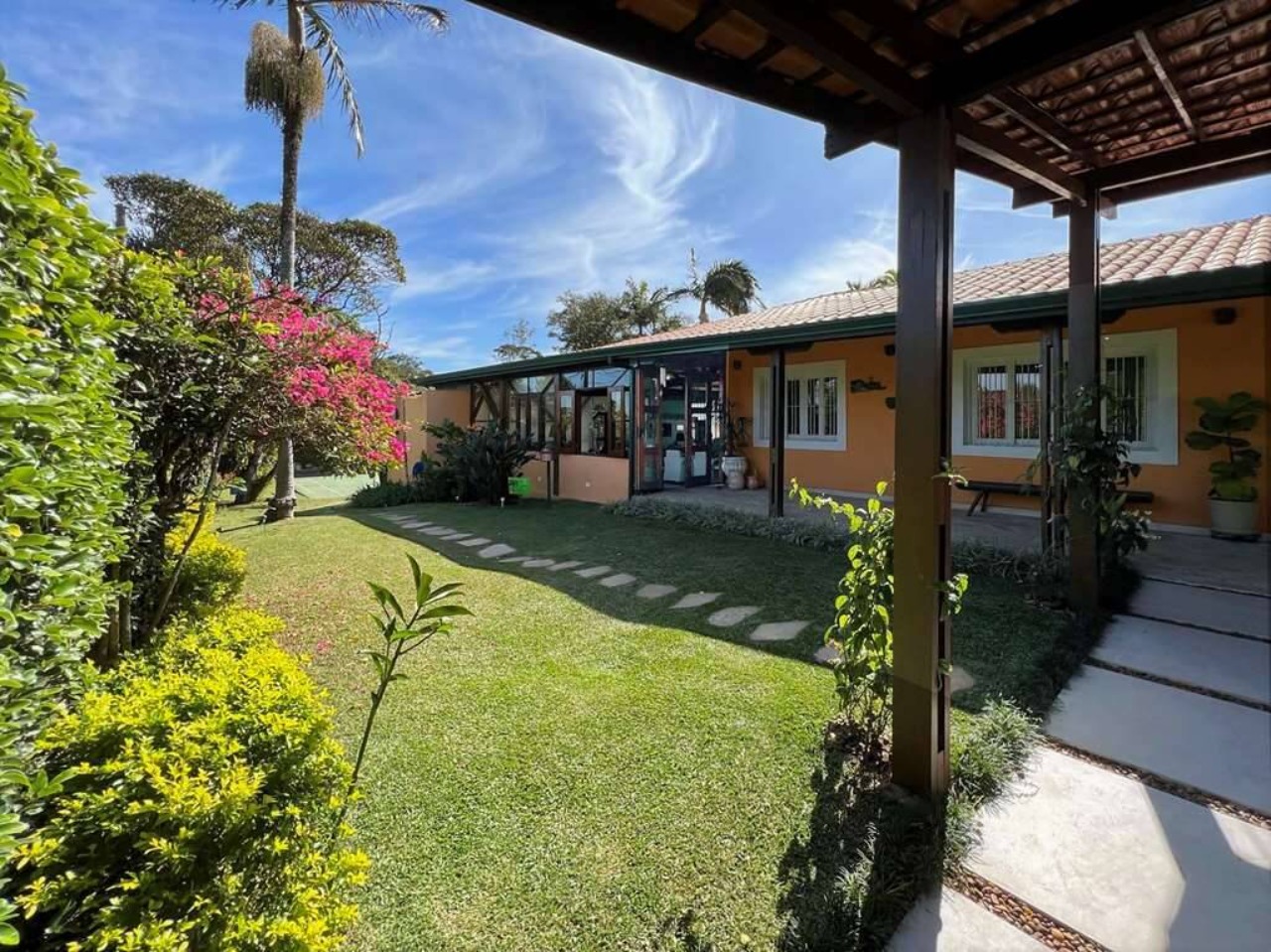 CASA ESPAÇOSA PLANA NO BOLSÃO FECHADO CHÁCARA VIANA -TÉRREA! 5 DORMITÓRIOS 2 SUÍTES REFORMADA PISCINA QUADRA JARDIM!