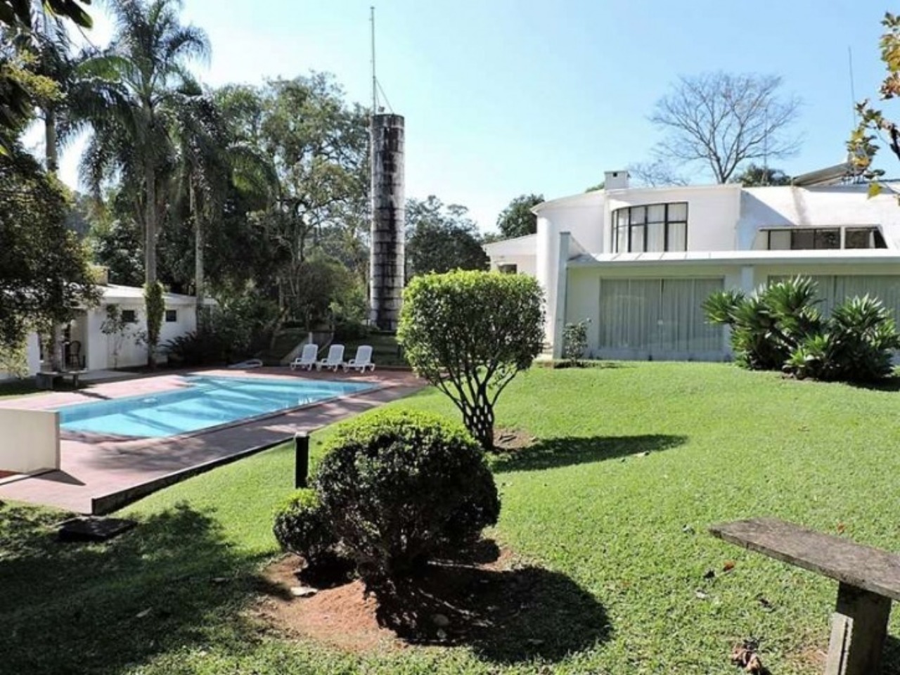 VIVA COM SOFISTICAÇÃO; CASA MODERNA AREJADA; EM CONDOMÍNIO PRIVILEGIADO; À VENDA CASA ESPAÇOSA EM CONDOMÍNIO FECHADO - APROVEITE A VISTA PRIVILEGIADA.