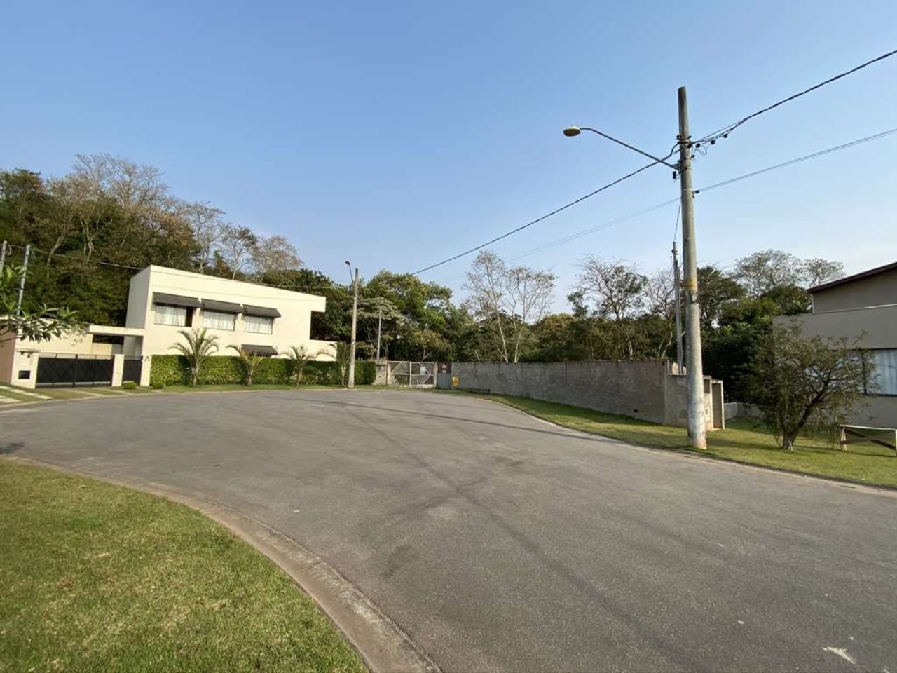 TERRENO 658M2 EM CONDOMÍNIO PRESERVADO; ACESSO FÁCIL A RODOVIAS; INVISTA NO SEU SONHO; LOTE EM CONDOMÍNIO COM LINDA VISTA E INFRAESTRUTURA COMPLETA.U