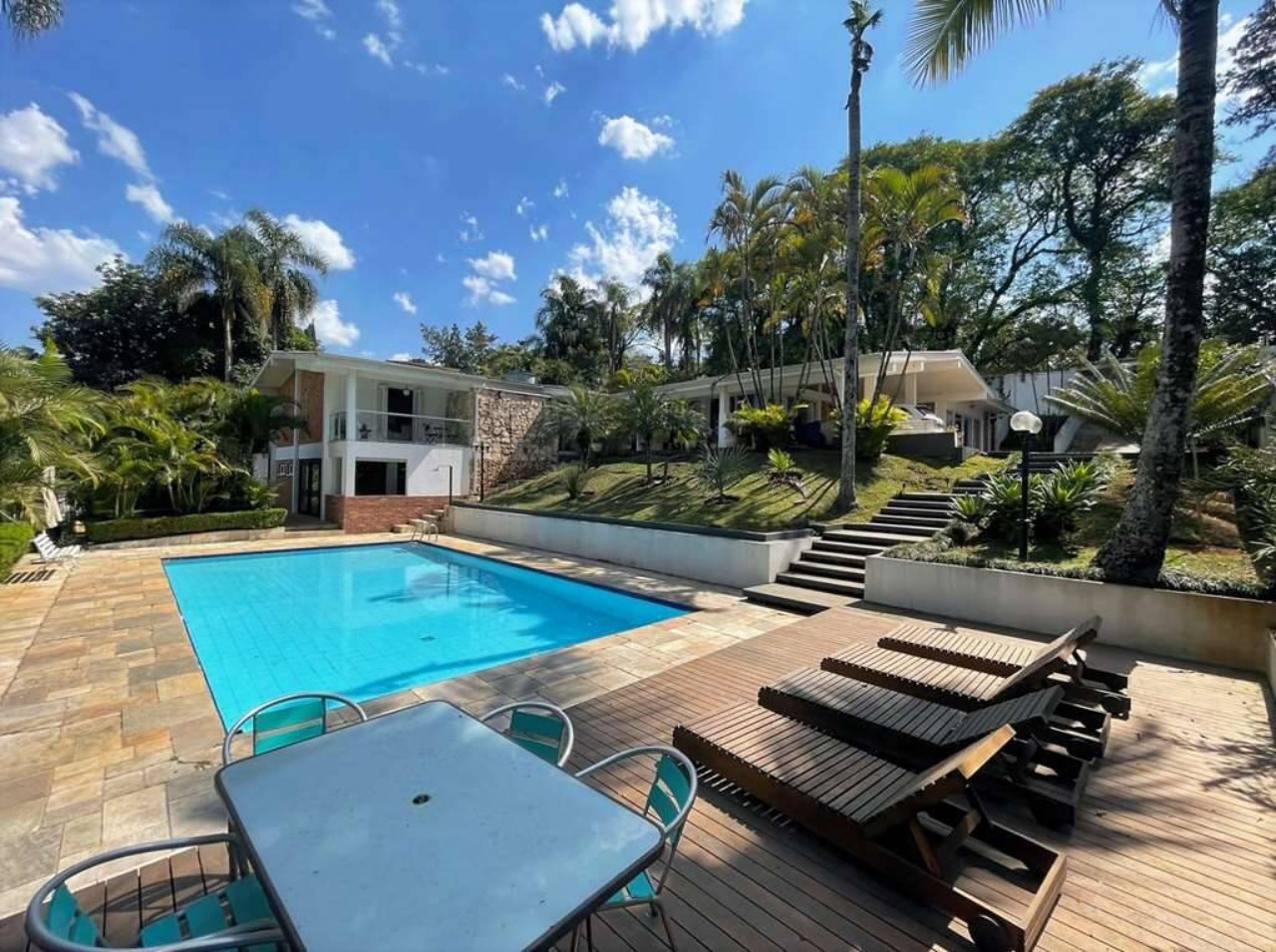 CASA ESPETACULAR! ÀVENDA TÉRREA, IMPECÁVEL! NA RUA SÃO JOÃO GOUMERT PISCINA E SAUNA