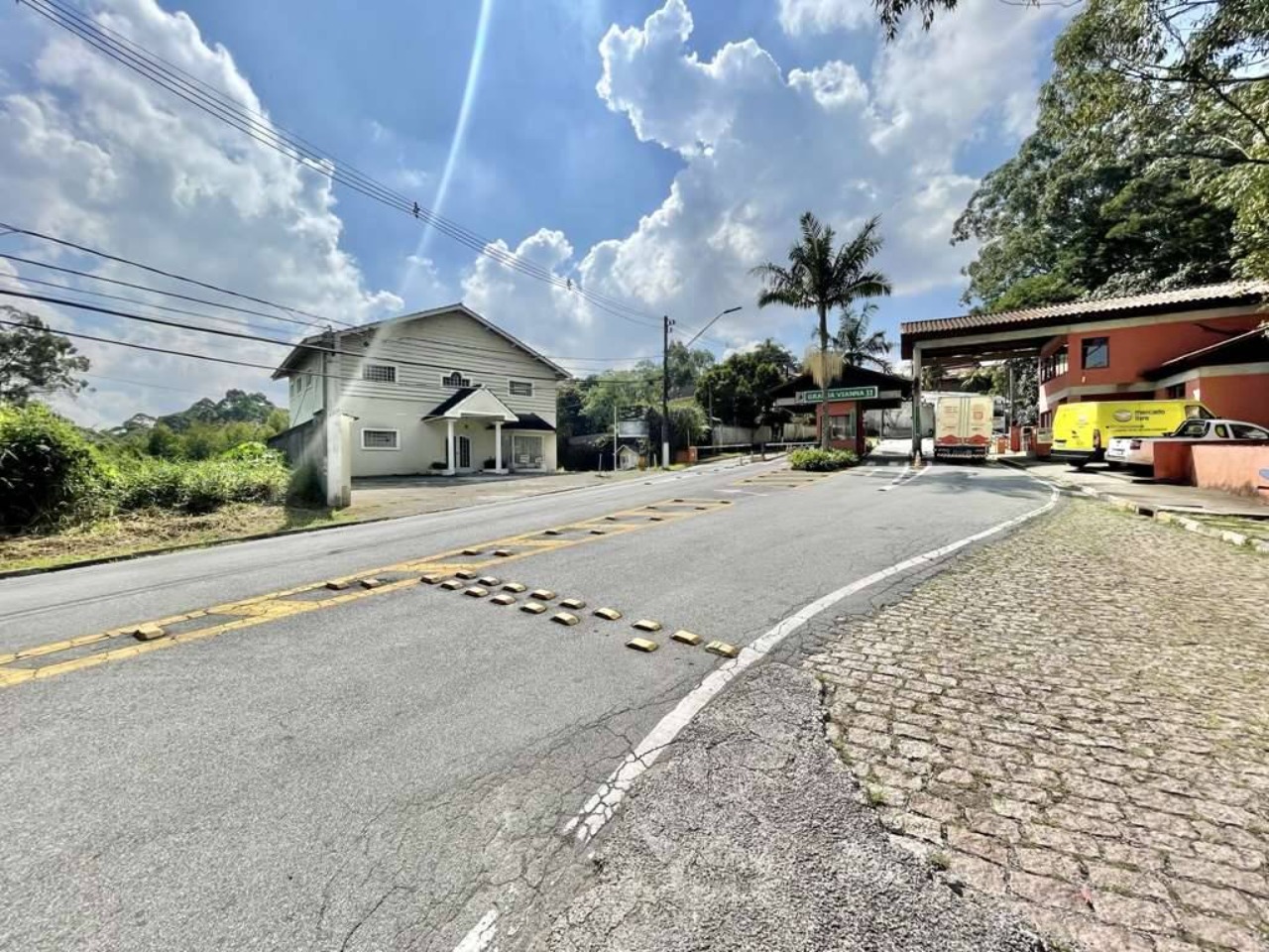 VENDA DE 3 SALAS 2 SALÕESCOM 4 BANHEIROS 10 VAGAS NA AVENIDA JOSÉ GIORGI COTIA SP