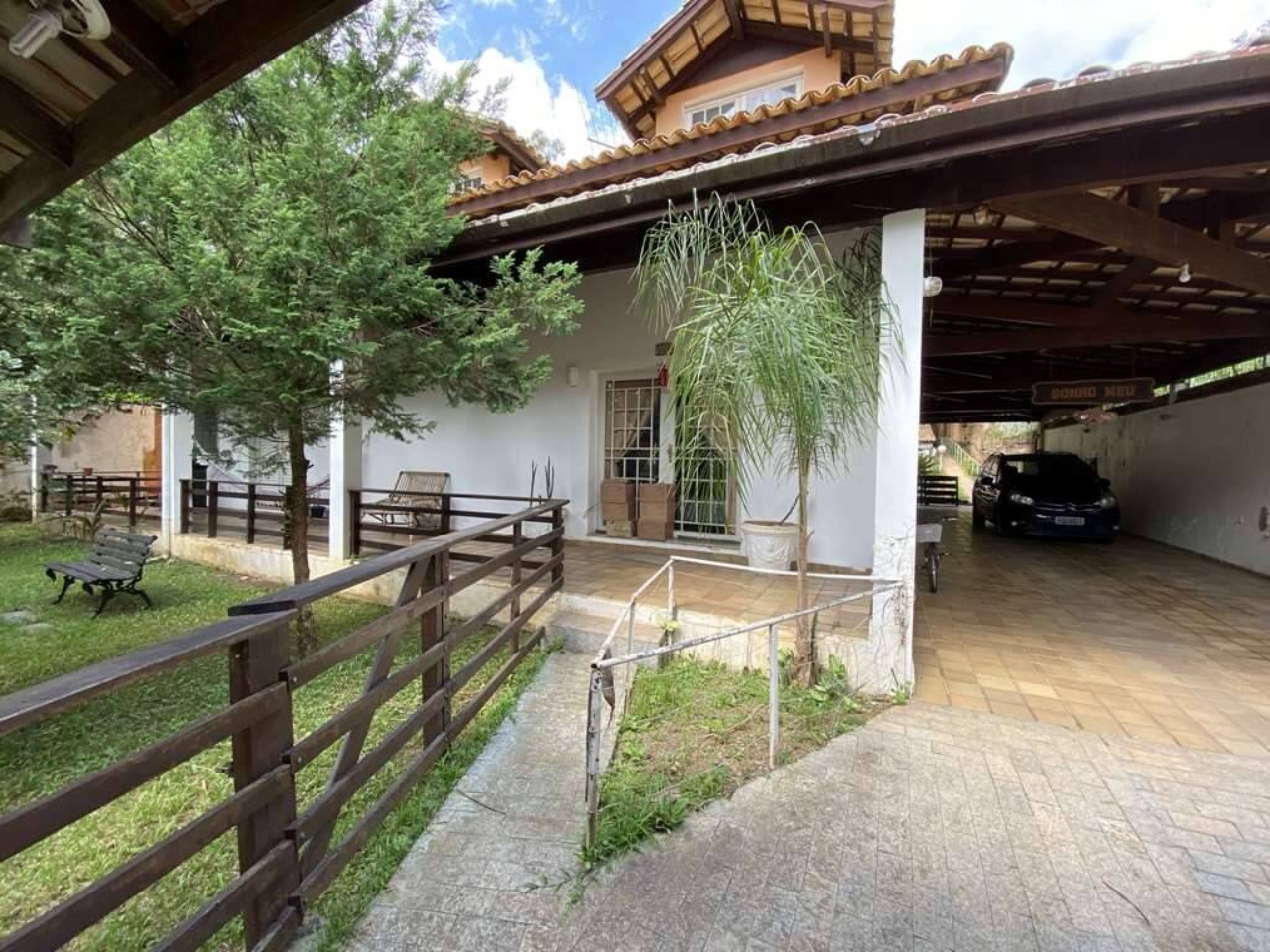 REQUINTE E COMODIDADE; Suítes com saletas living espaçoso; À VENDA imóvel único; LAZER E TRANQUILIDADE; Piscina CASA DOS SONHO; REALIZE UMA VISITA.