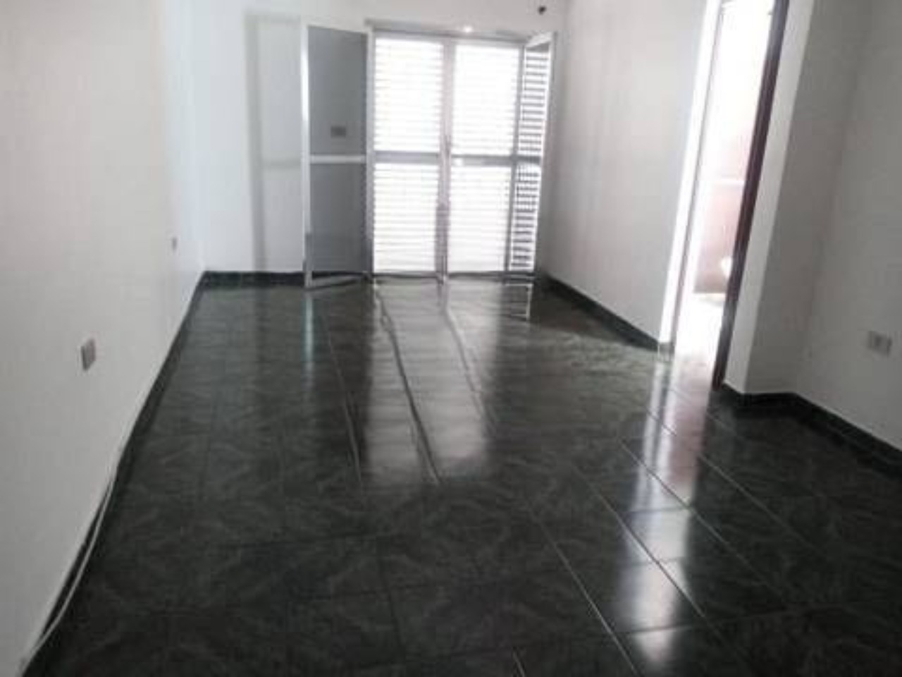 COMERCIAL; São 03 CASAS À VENDA; 1 casa com 02 dormitórios e garagem, 2 casa com 01 dormitório e 3 casa sobrado com 02 dormitórios. VENHA CONFERIR.A