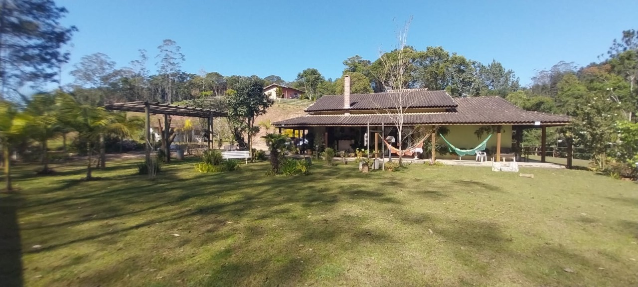 À Venda em Juquitiba - SP: Descubra o Perfeito Refúgio para Caminhoneiros e Desperte a Serenidade da Natureza