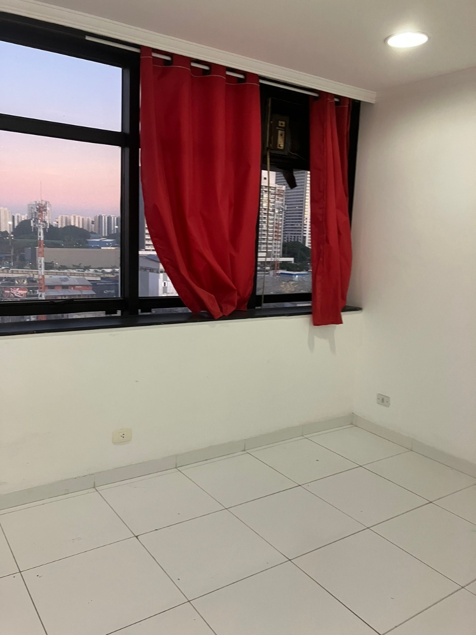 Sala Comercial em Osasco ao lado do Centro e Estação de Osasco!