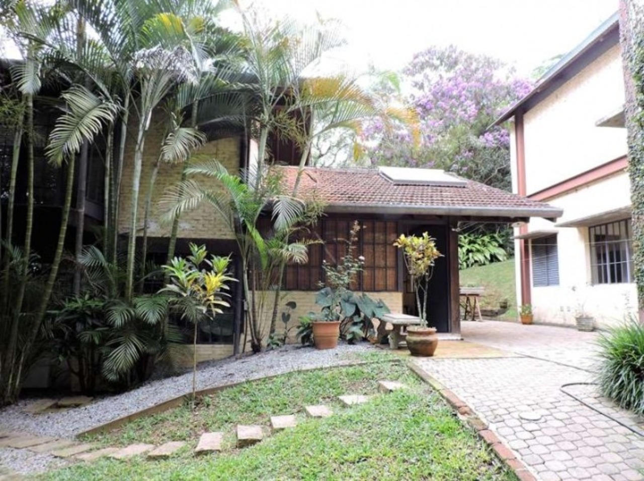 ÓTIMA CASA RÚSTICA; COM 5 DORMITÓRIOS SENDO 2 SUÍTES; VARANDA GOURMET MEZANINO; E MUITO MAIS NA FAZENDINHA; OPORTUNIDADE ÚNICA,